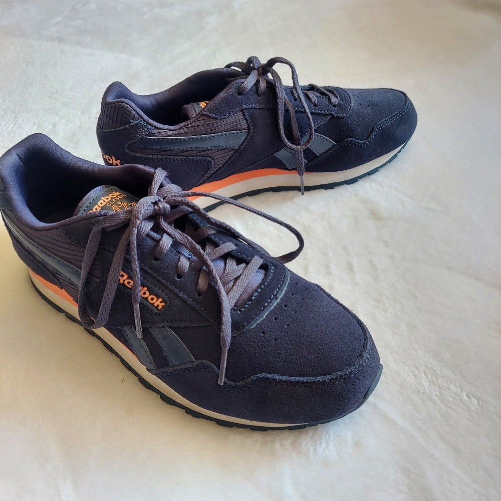 Reebok | Navy Sneakers with Salmon Accent | Size 8